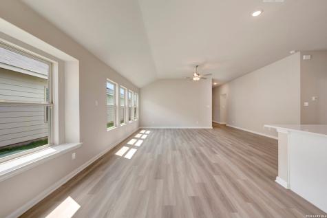1112 Limestone Ridge Seguin TX 78155