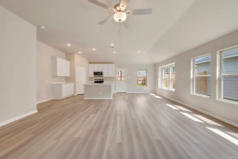 1112 Limestone Ridge Seguin TX 78155
