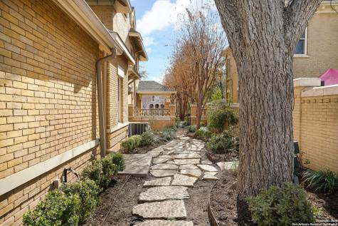 501 W French Place San Antonio TX 78212