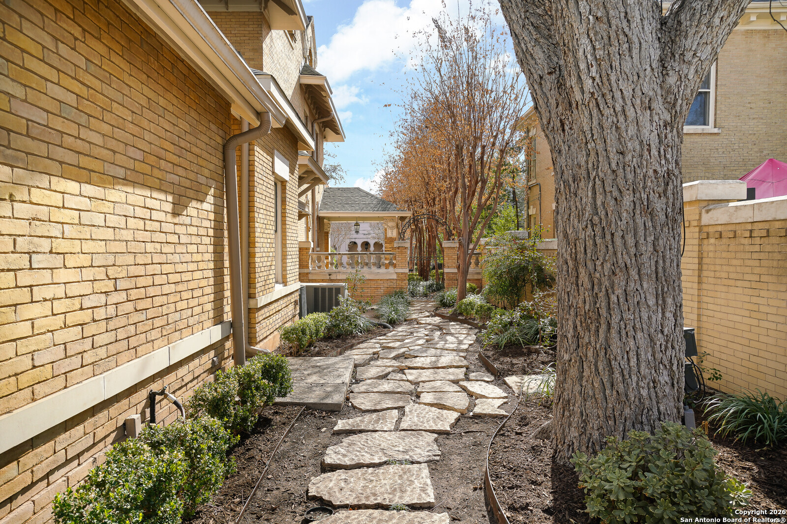 501 W French Place San Antonio TX 78212