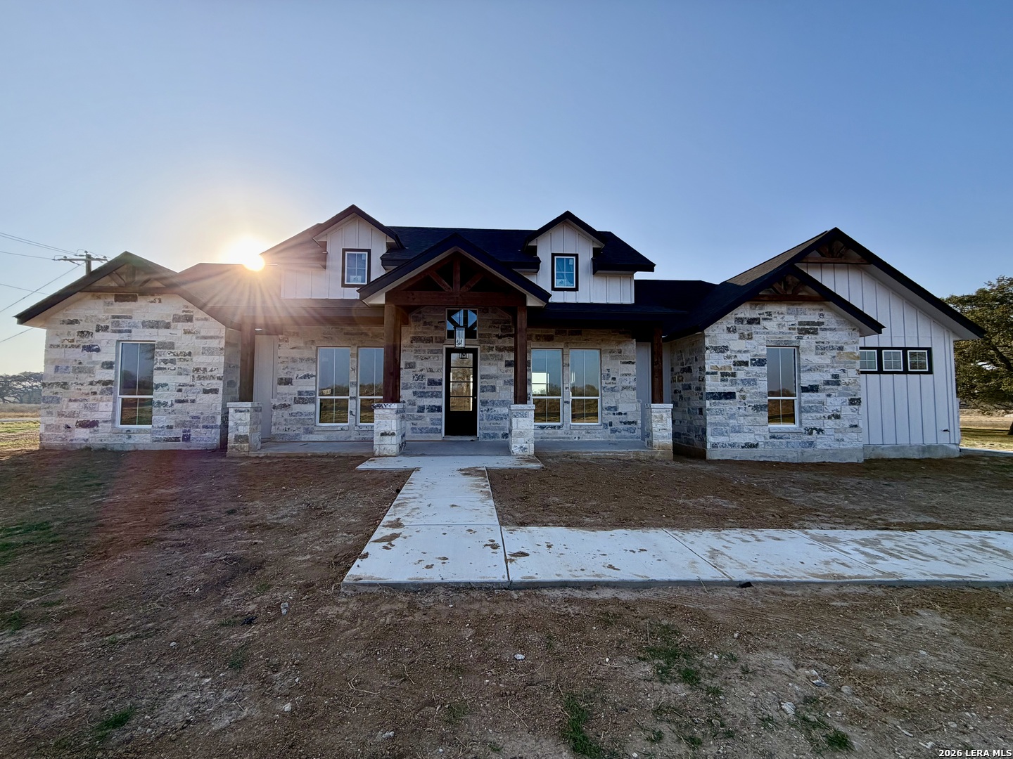712 County Road 320 Floresville TX 78114