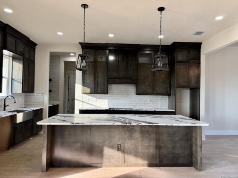 712 County Road 320 Floresville TX 78114