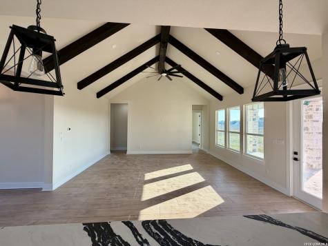 712 County Road 320 Floresville TX 78114