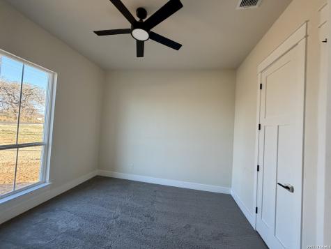 712 County Road 320 Floresville TX 78114