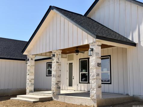 712 County Road 320 Floresville TX 78114