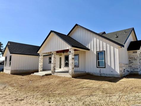 712 County Road 320 Floresville TX 78114