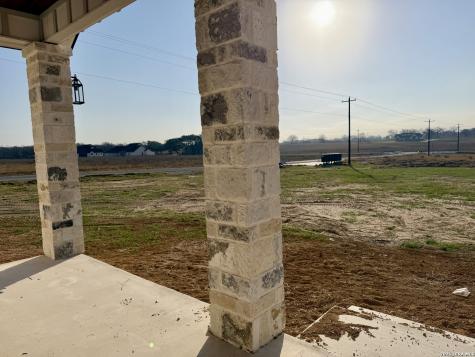 712 County Road 320 Floresville TX 78114