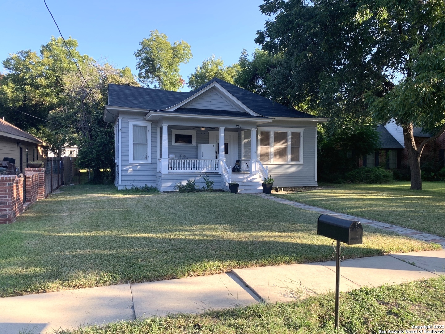 215 W Mesquite Street Uvalde TX 78801