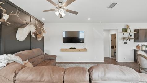 150 Legendary Trail Loop Floresville TX 78114