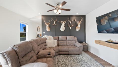 150 Legendary Trail Loop Floresville TX 78114