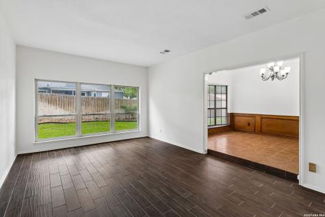 8706 Golden View Windcrest TX 78239