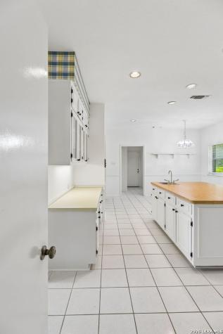 8706 Golden View Windcrest TX 78239