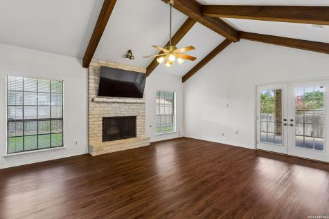 8706 Golden View Windcrest TX 78239