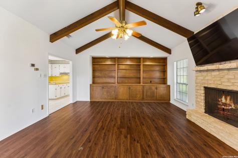 8706 Golden View Windcrest TX 78239