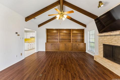 8706 Golden View Windcrest TX 78239