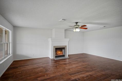 25 High Meadow Lytle TX 78052