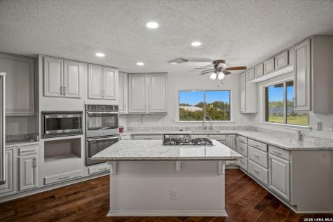 25 High Meadow Lytle TX 78052