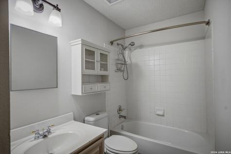 25 High Meadow Lytle TX 78052