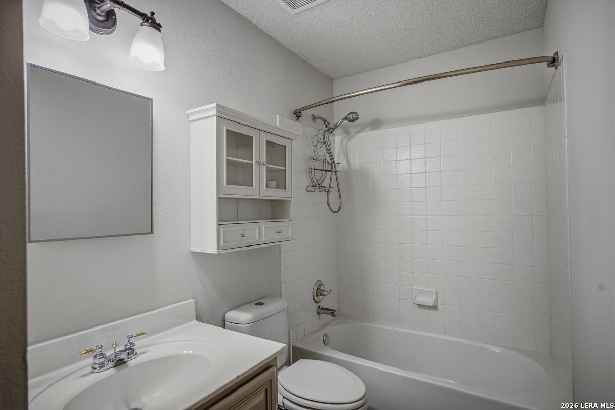 25 High Meadow Lytle TX 78052