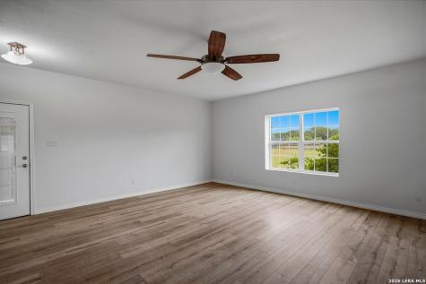 25 High Meadow Lytle TX 78052