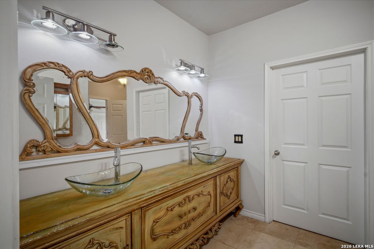 25 High Meadow Lytle TX 78052