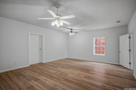 25 High Meadow Lytle TX 78052