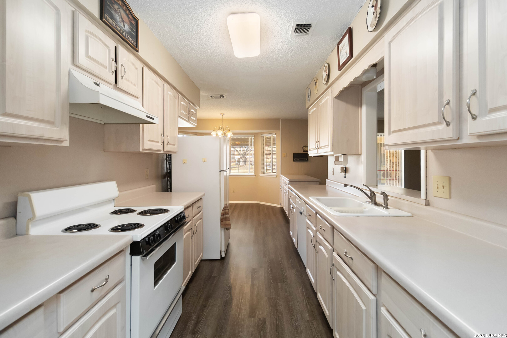 204 Norris Drive W Converse TX 78109