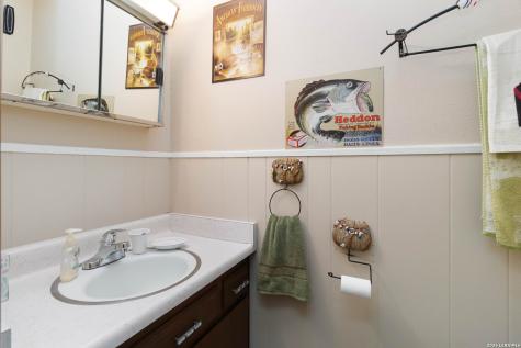 204 Norris Drive W Converse TX 78109