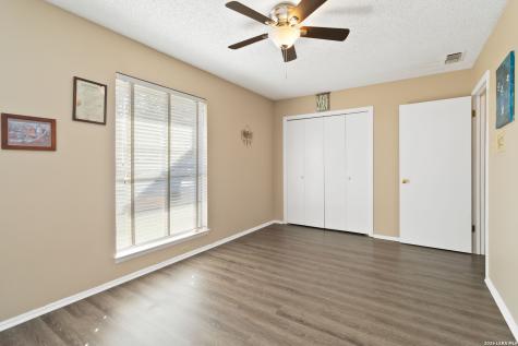 204 Norris Drive W Converse TX 78109