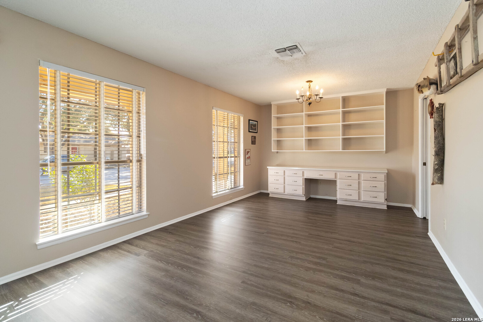 204 Norris Drive W Converse TX 78109