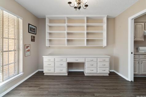 204 Norris Drive W Converse TX 78109