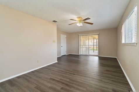204 Norris Drive W Converse TX 78109