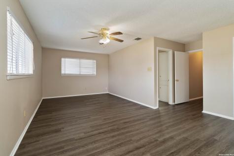 204 Norris Drive W Converse TX 78109