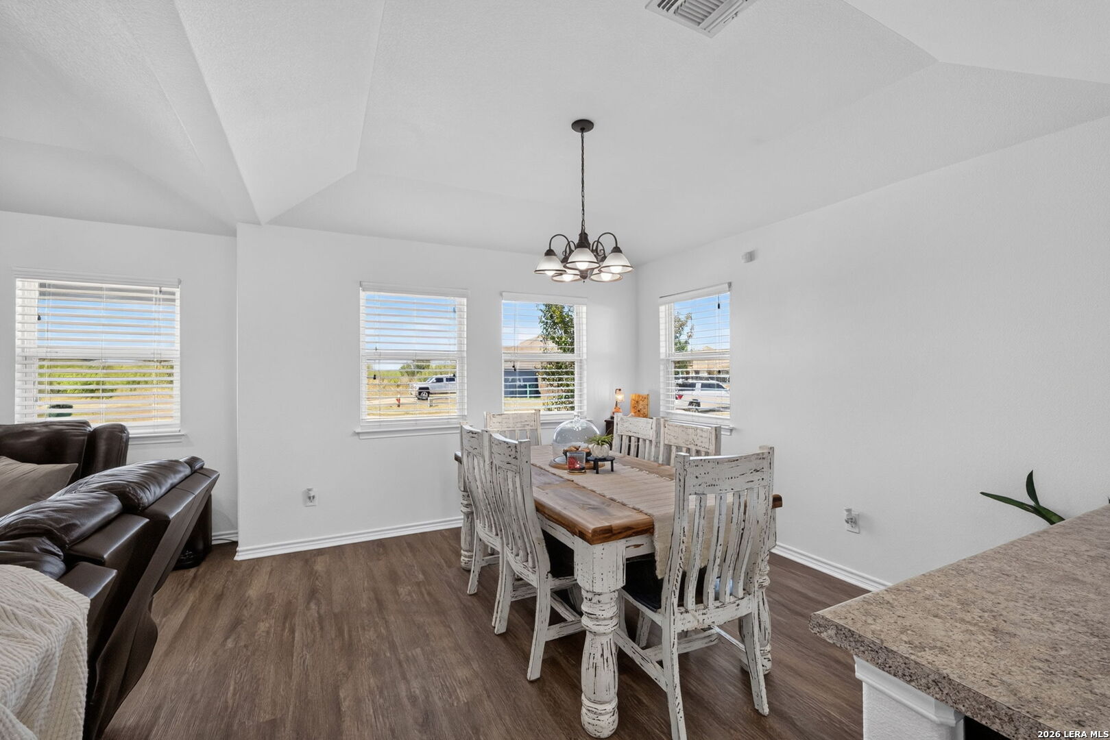 515 Indian Crossing Jourdanton TX 78026