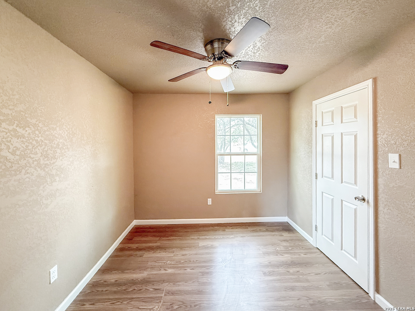 303 Davis Devine TX 78016