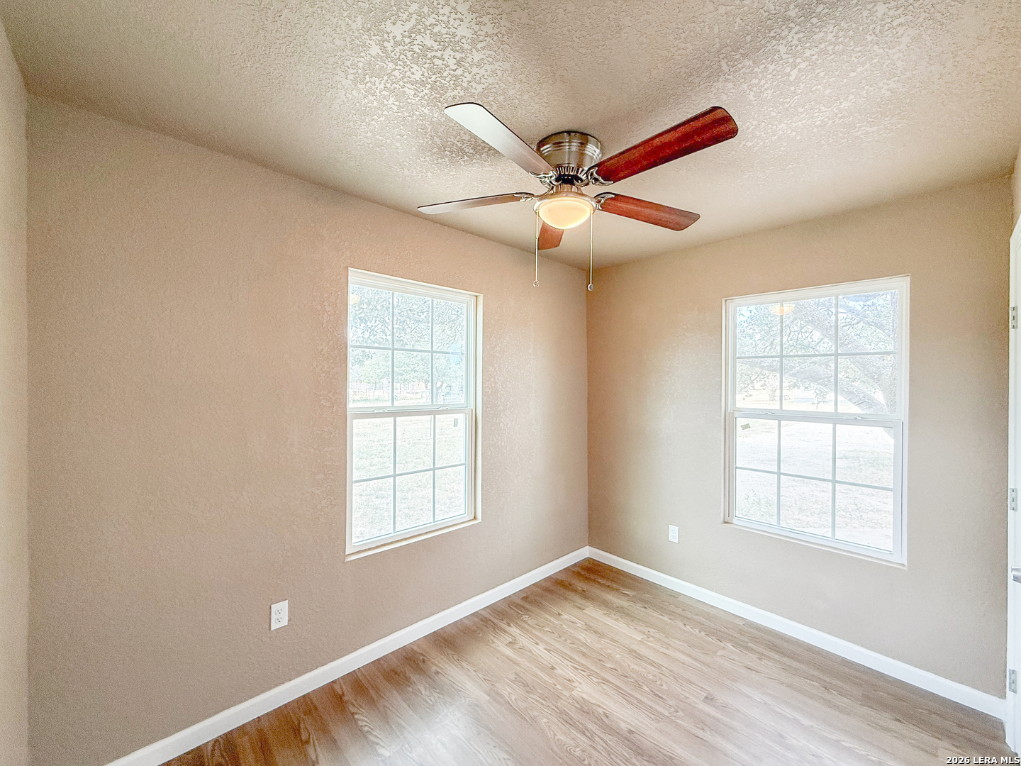 303 Davis Devine TX 78016
