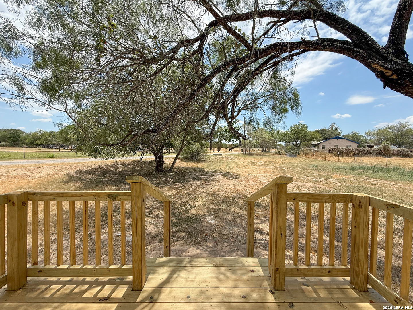 303 Davis Devine TX 78016