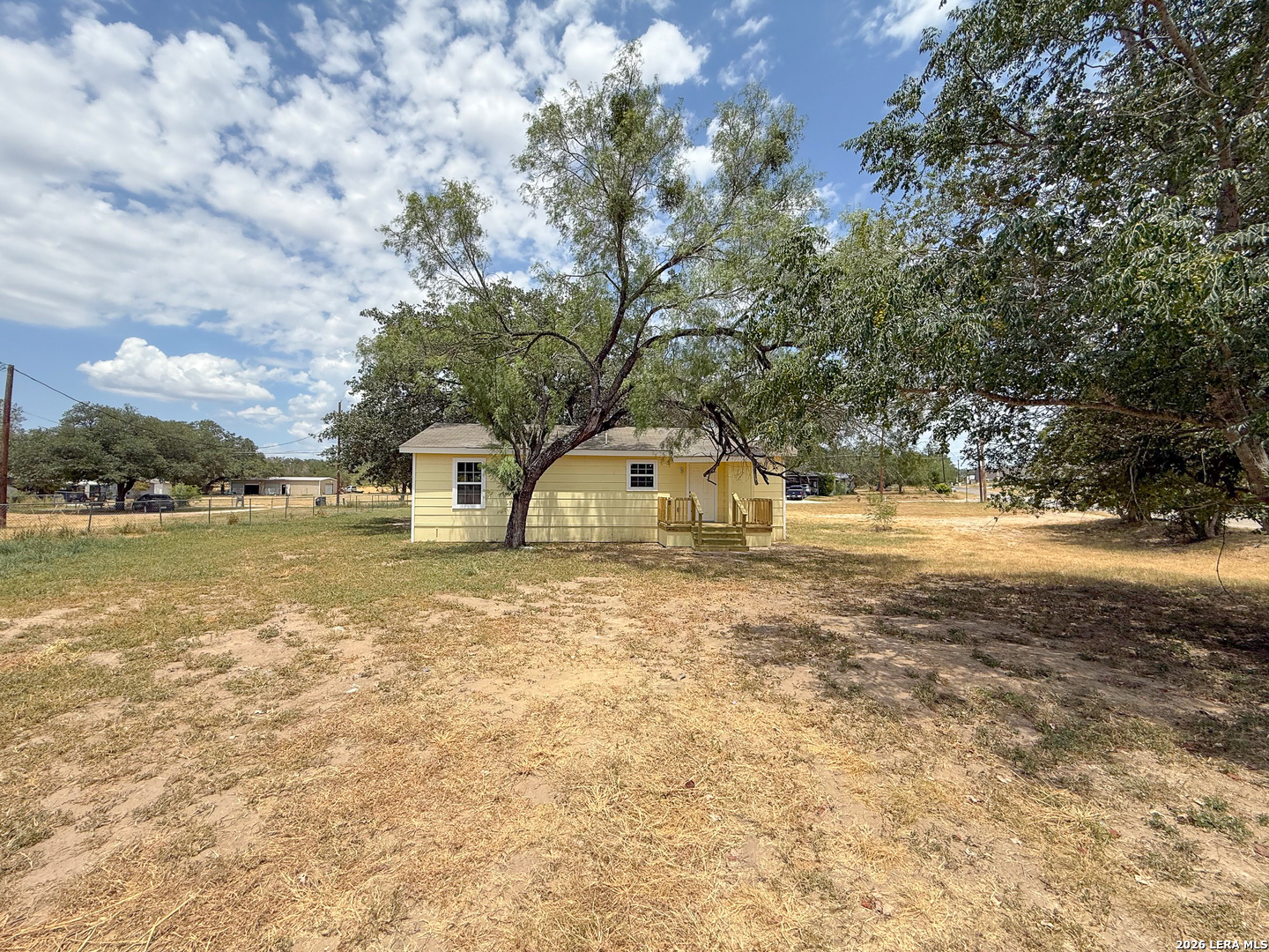 303 Davis Devine TX 78016