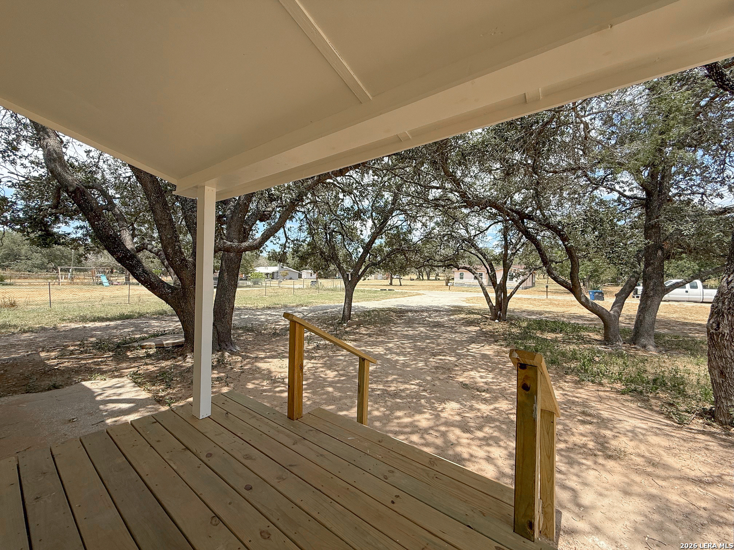 303 Davis Devine TX 78016