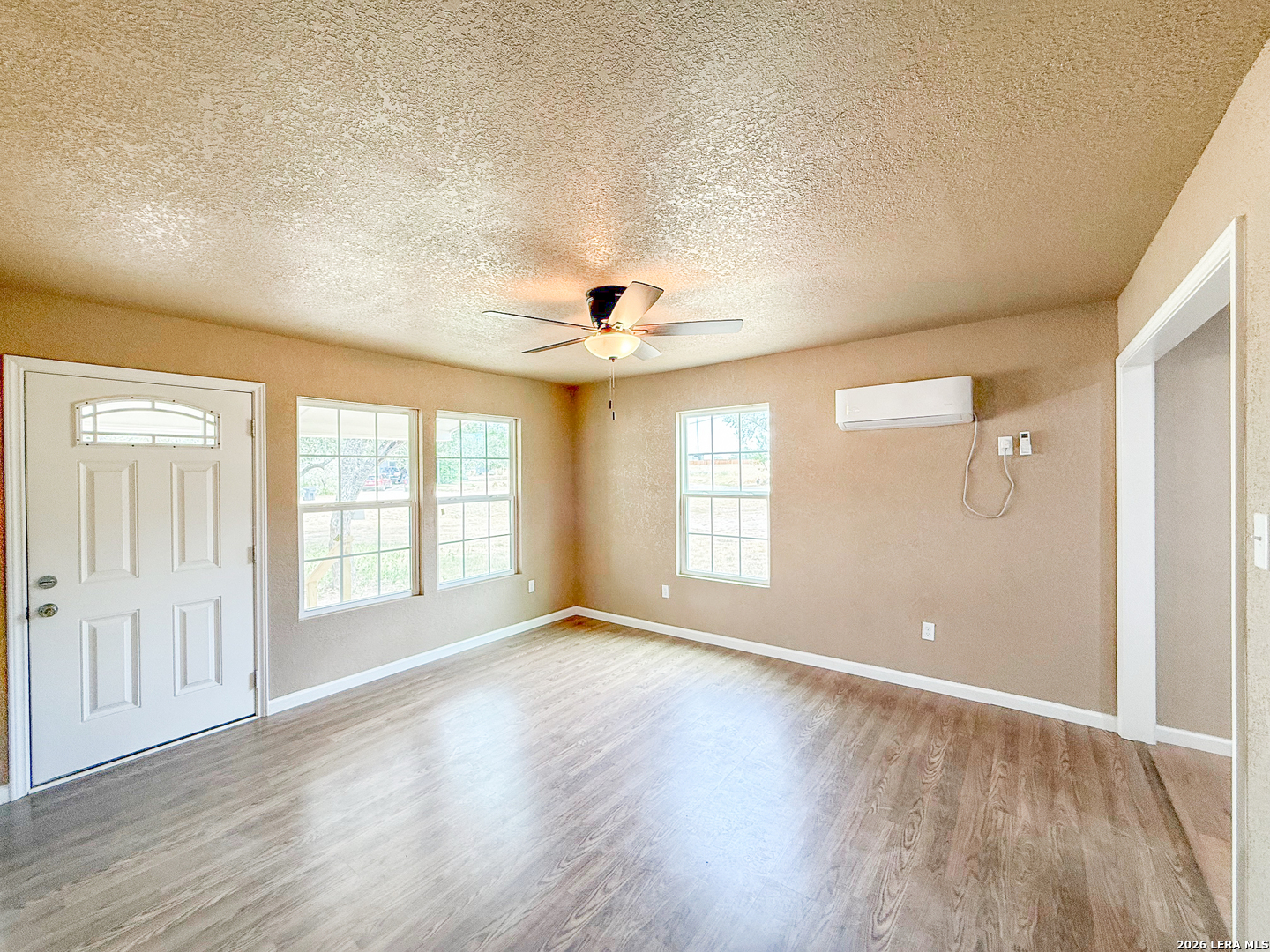 303 Davis Devine TX 78016