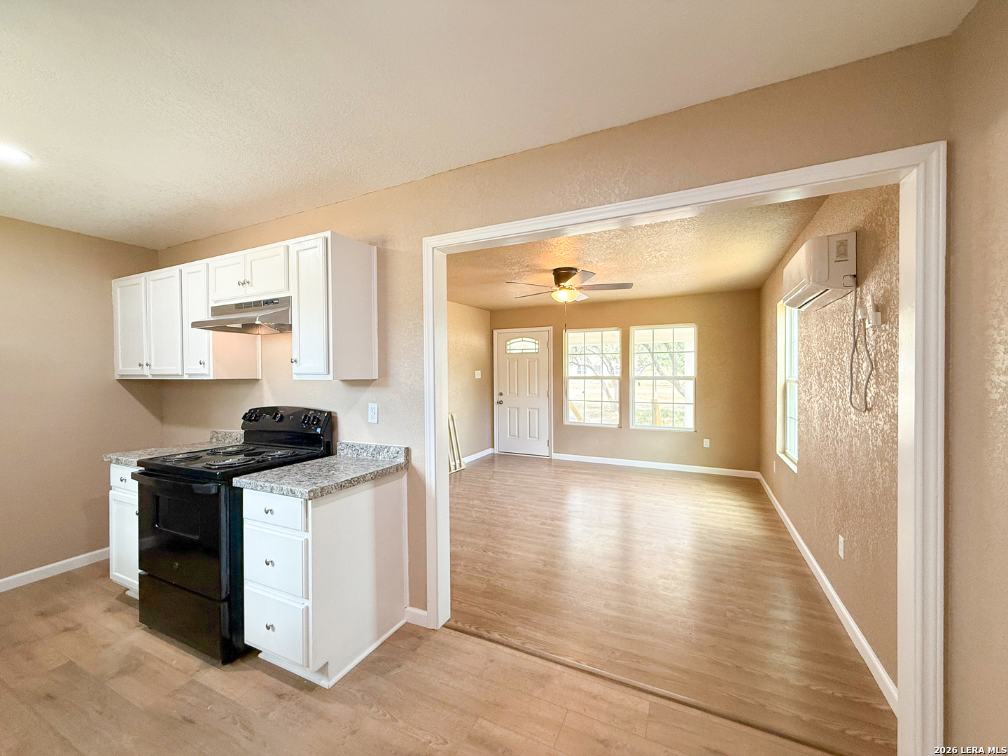303 Davis Devine TX 78016
