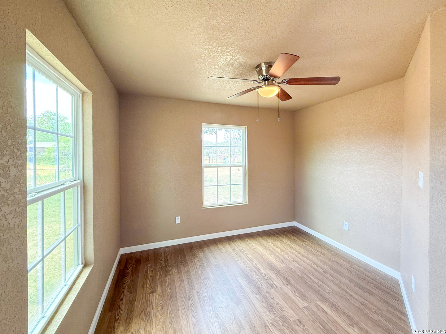 303 Davis Devine TX 78016