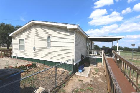 133 Oak View La Vernia TX 78121