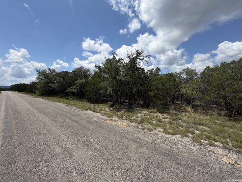 343 Live Oak Tarpley TX 78883