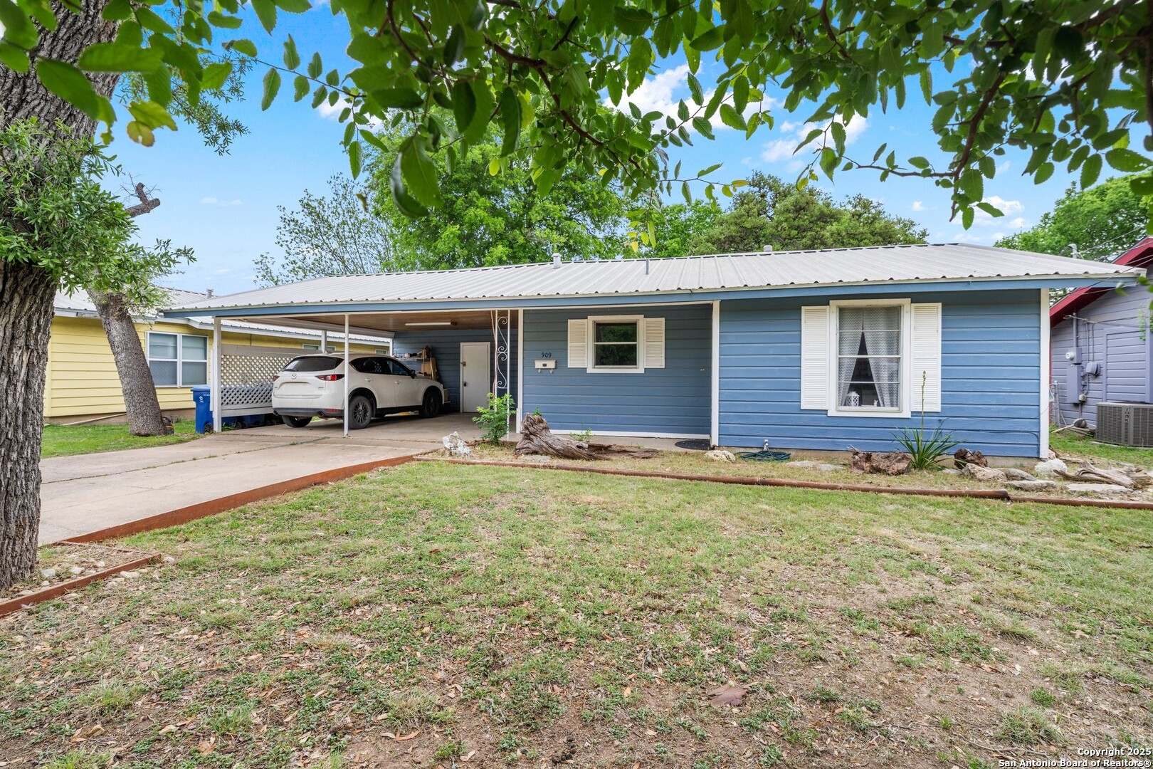909 Ford Street Kerrville TX 78028