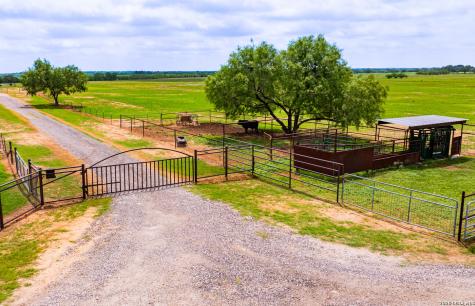366 County Road 2543 Moore TX 78057