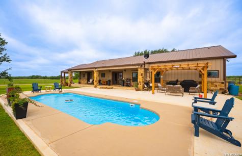 366 County Road 2543 Moore TX 78057