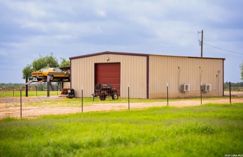 366 County Road 2543 Moore TX 78057