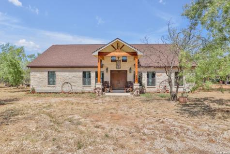 745 County Road 2645 Moore TX 78057