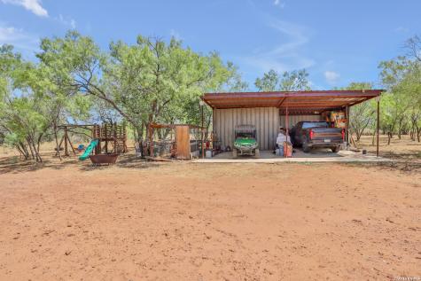 745 County Road 2645 Moore TX 78057